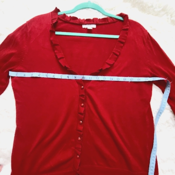 New York & Company red knit cardigan w/ ruffle, size large w/ buttons - Picture 4 of 7
